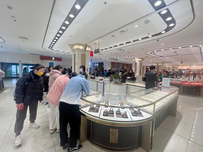 关注 新年黄金市场消费热凯发k8入口打折促销引(图5)