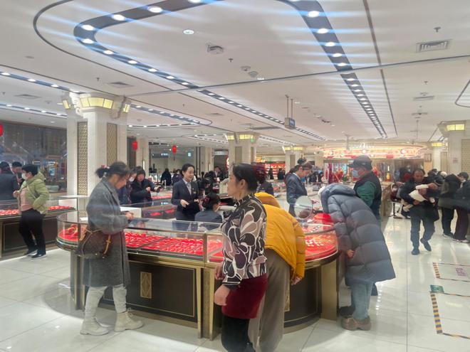 关注 新年黄金市场消费热凯发k8入口打折促销引(图6)